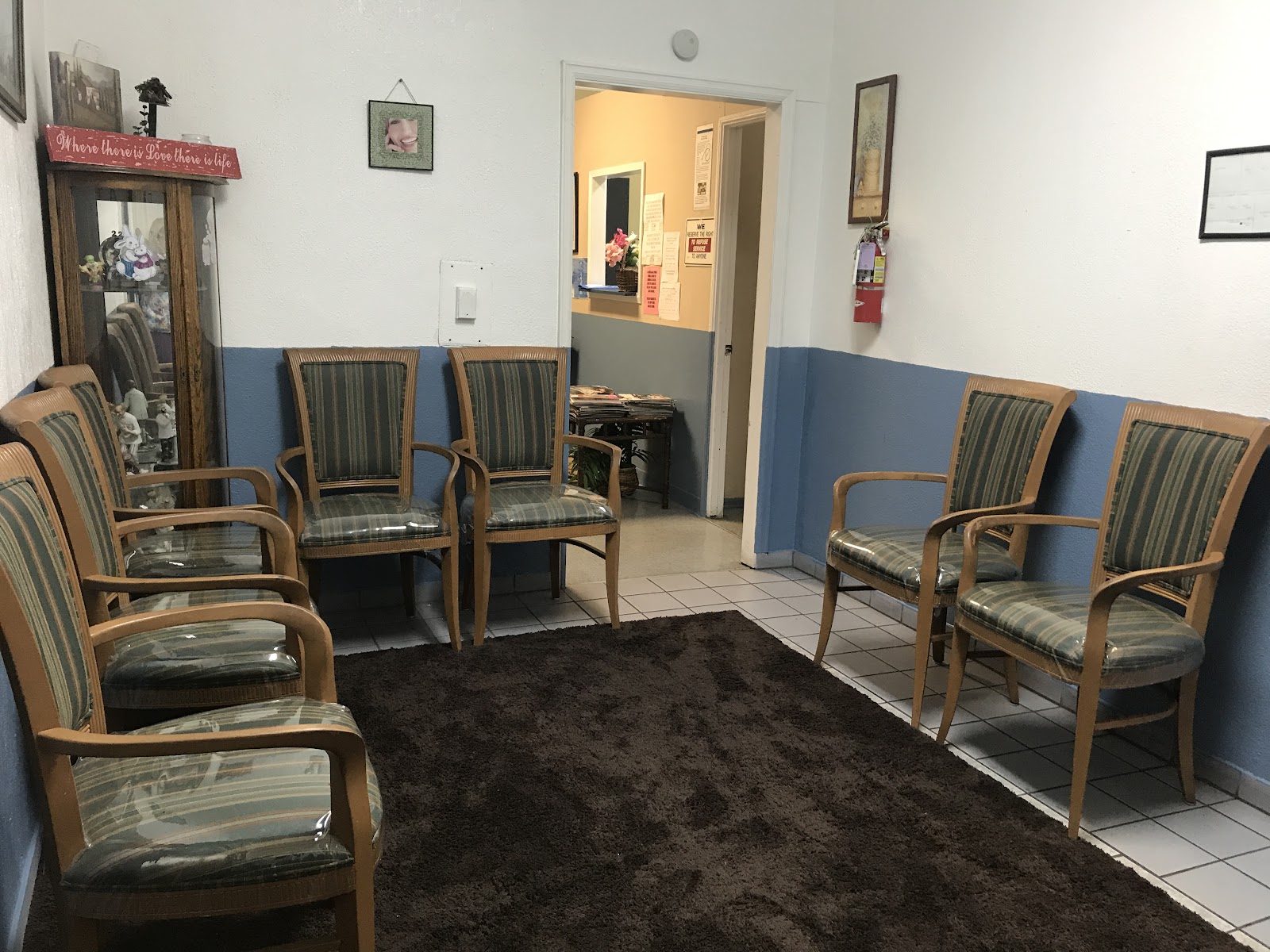 The waiting room at Lopez Dental Center